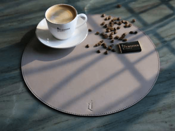 Кожаные салфетки на стол