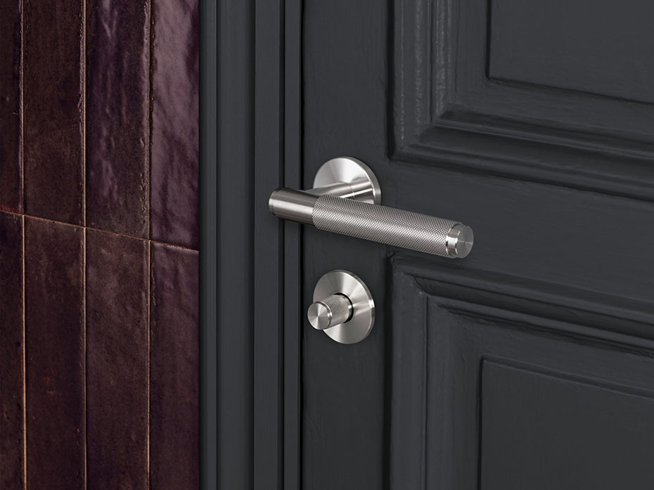 Дверная ручка на розетке Buster & Punch Cross UK-LH-S-38-ST-A матовый хром