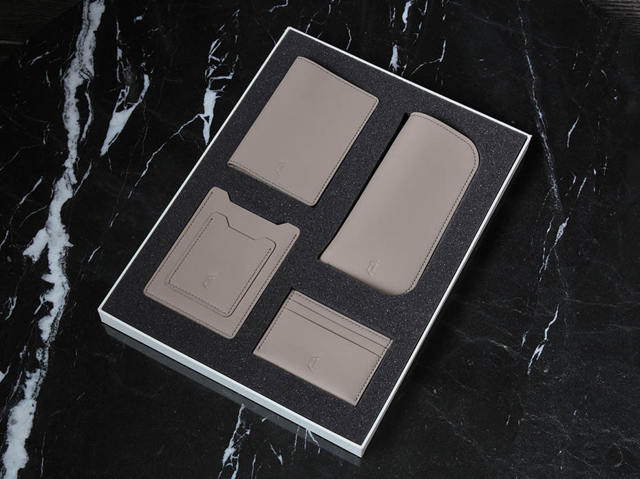 Подарочный набор аксессуаров из кожи FURNITEK FG-411