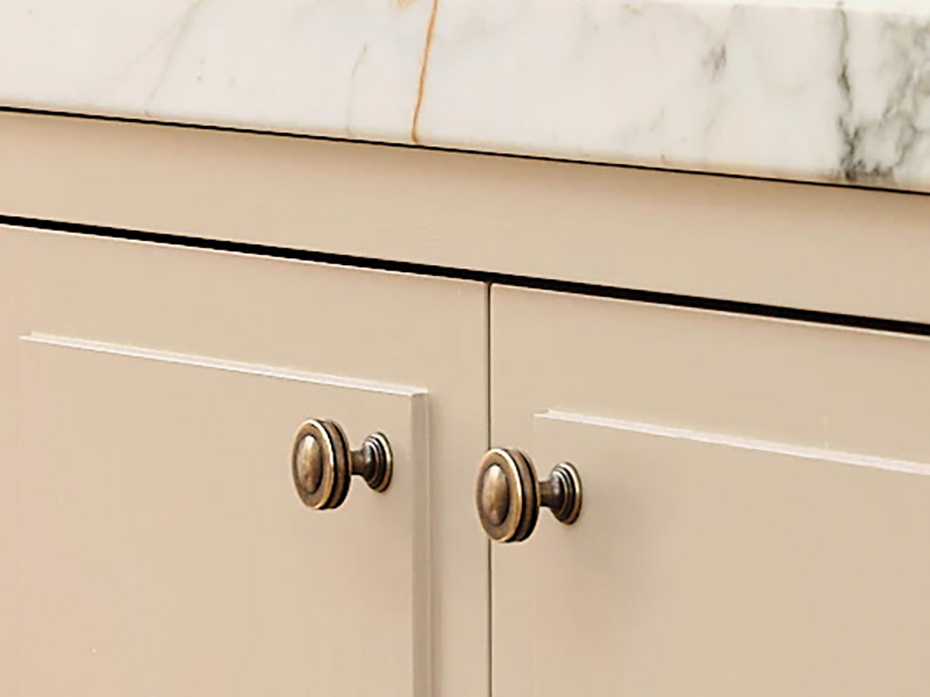 Мебельная ручка-кнопка Armac Martin Corona 32 мм полированная латунь