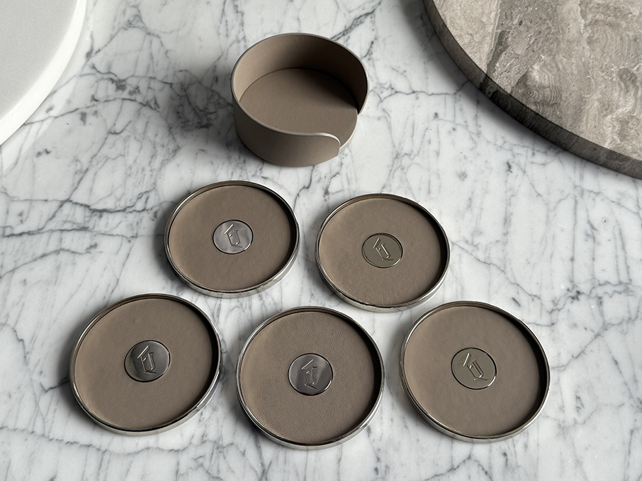 Набор премиальных костеров из натуральной кожи FURNITEK FG-418 (5шт) цвет серый