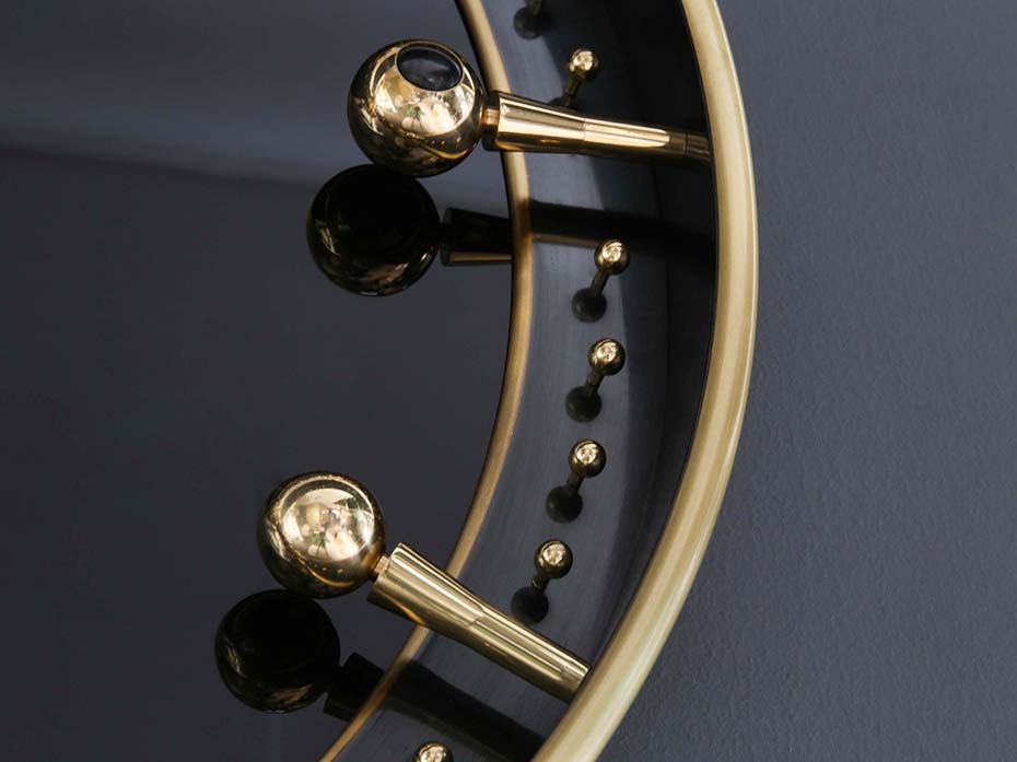 Часы Furnitek FG-1002028 матовая латунь стекло черное