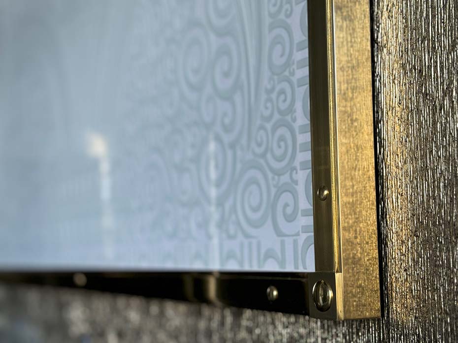 Картина со стеклом FURNITEK FG-301 в латунной раме фон белый