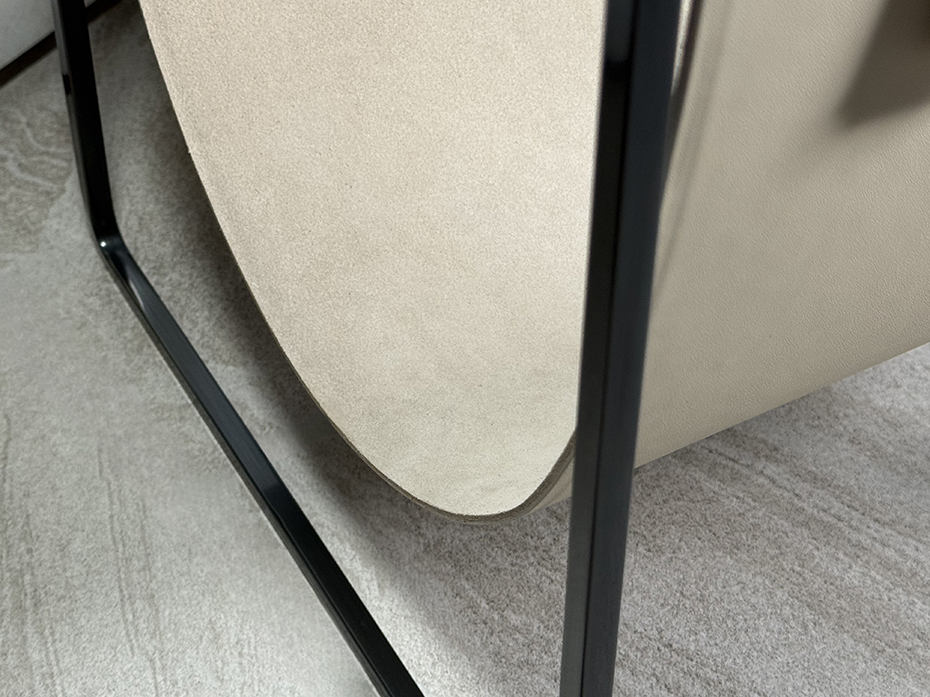 Дровница с кожаной вставкой FG-12057, цвет - чернёная полированная латунь