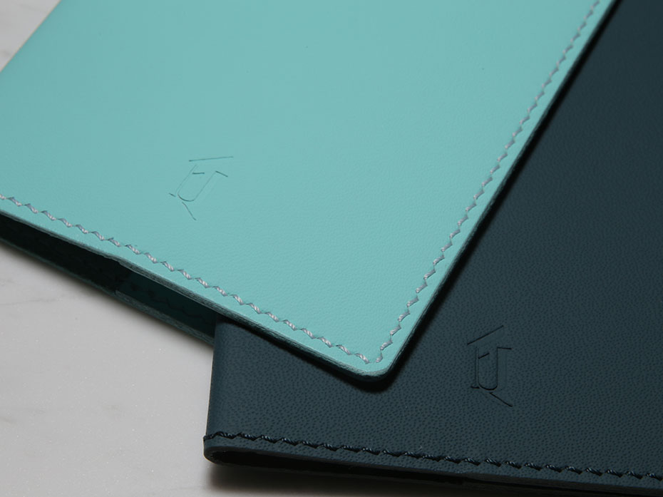 Обложка на паспорт FURNITEK модель FG-02019 из натуральной кожи цвет аквамарин