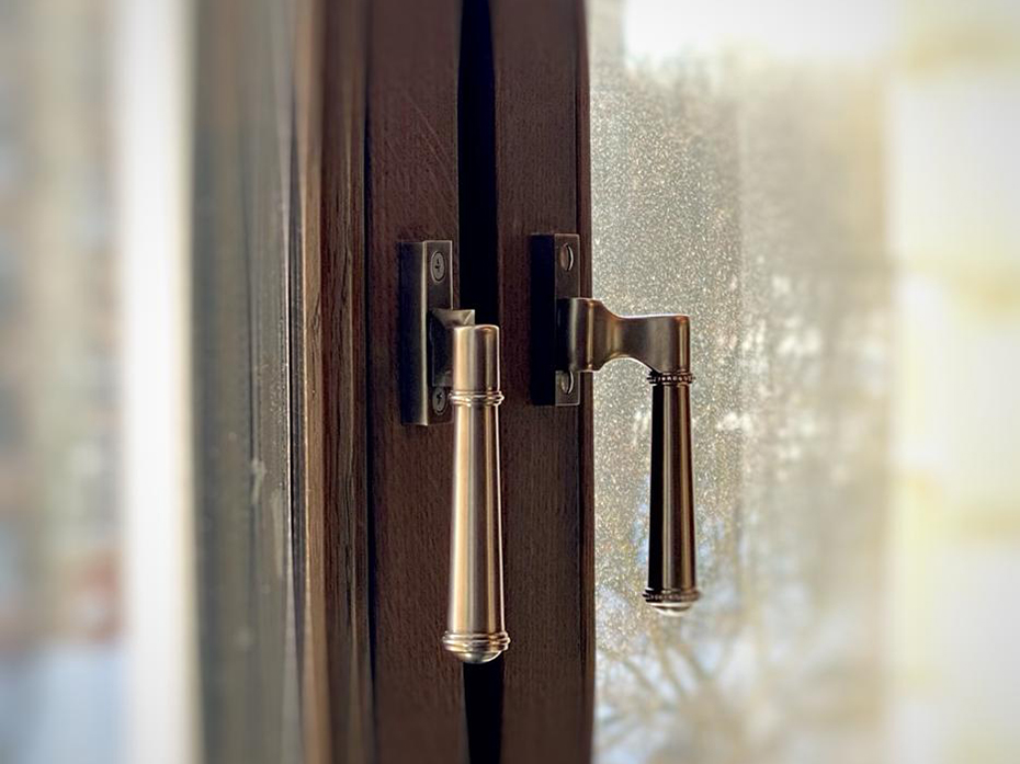 Оконная ручка Frank Allart 0306 полированный хром