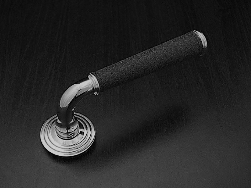 Дверная ручка на розетке Oliver Knights Sagramore полированный хром