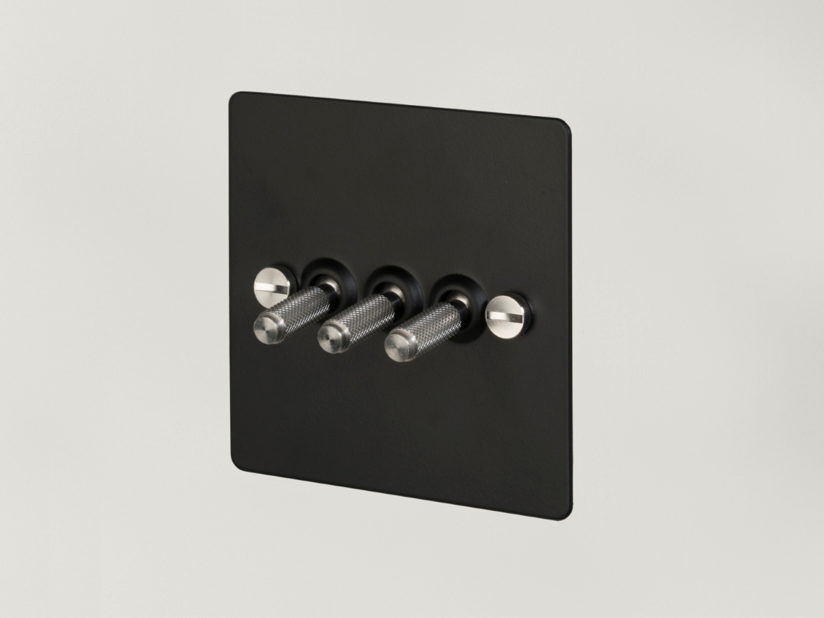 Выключатель тумблерный Buster & Punch тройной UK-TO-CO-3G-BL-ST чернёная латунь