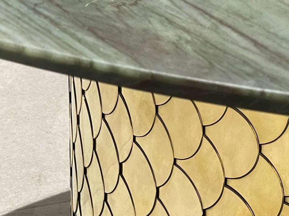 Стол обеденный круглый Ar-Deco FURNITEK FG-025 полированная латунь