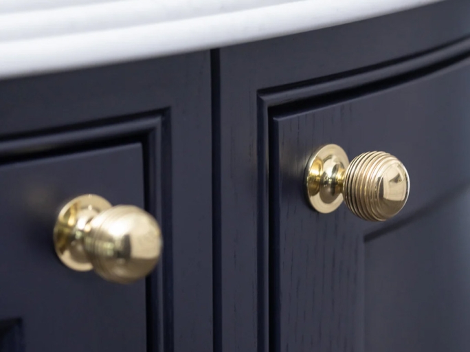 Мебельная ручка-кноб Armac Martin Merrick 25 мм матовая бронза