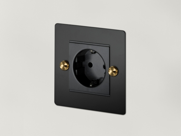 Розетка Buster & Punch одинарная 1G_Euro UK-MG-CO-1G-BL-BR чернёная латунь