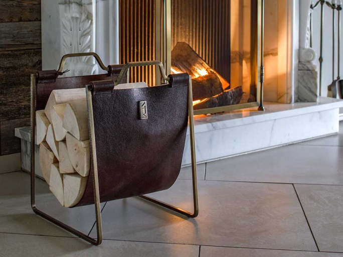 Дровница с кожаной вставкой FG-12030 античная латунь + чеканка