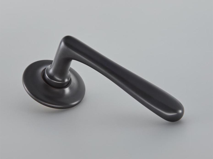 Дверная ручка на розетке Croft 7101_COV_57D Elegance черная бронза