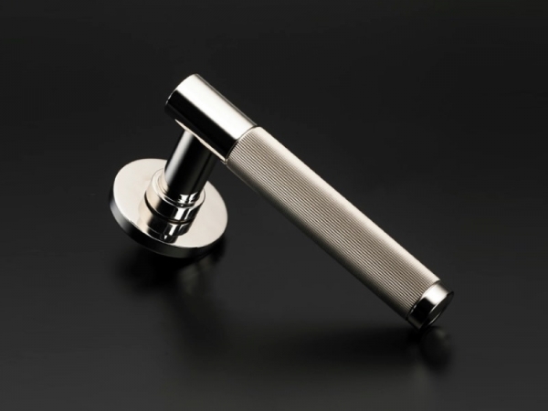 Дверная ручка Frank Allart на розетке nw1203494 полированный никель