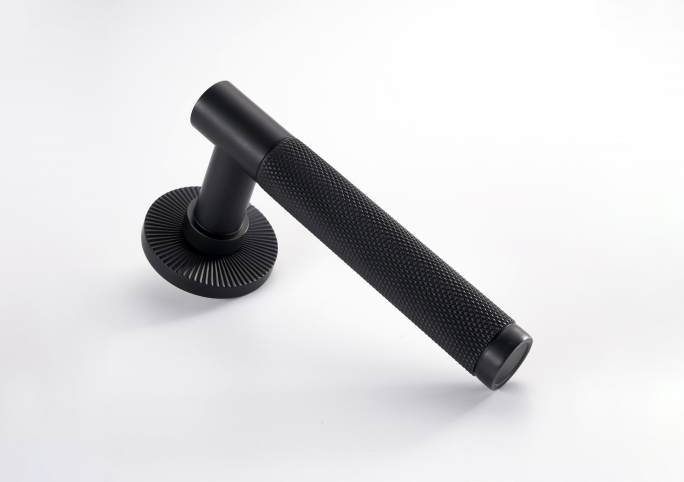 Дверная ручка на розетке Frank Allart 7746r005 чернёная латунь