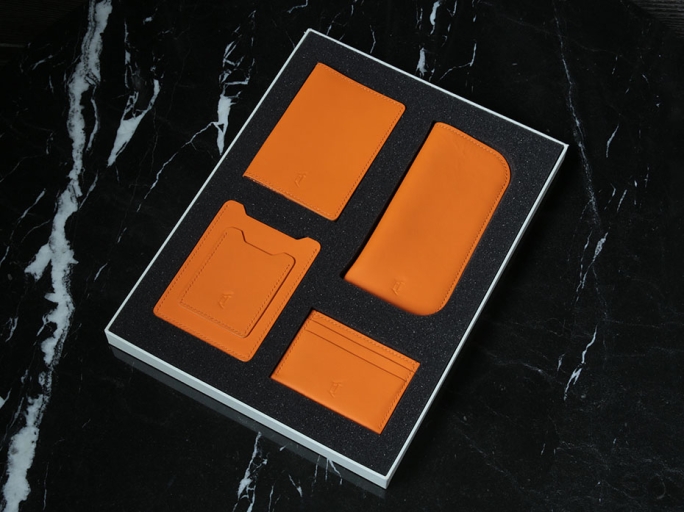 Подарочный набор аксессуаров из кожи FURNITEK FG-402