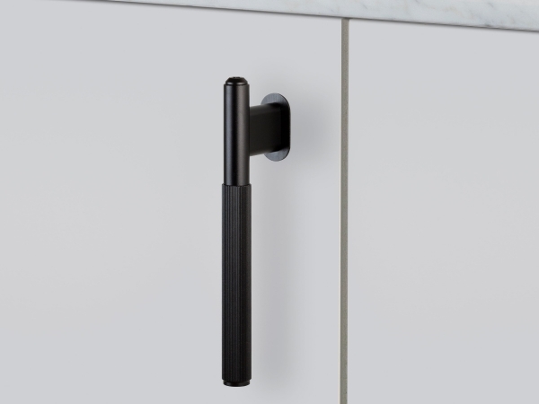 Мебельная L-образная ручка Buster & Punch GLB-02328 чернёная латунь