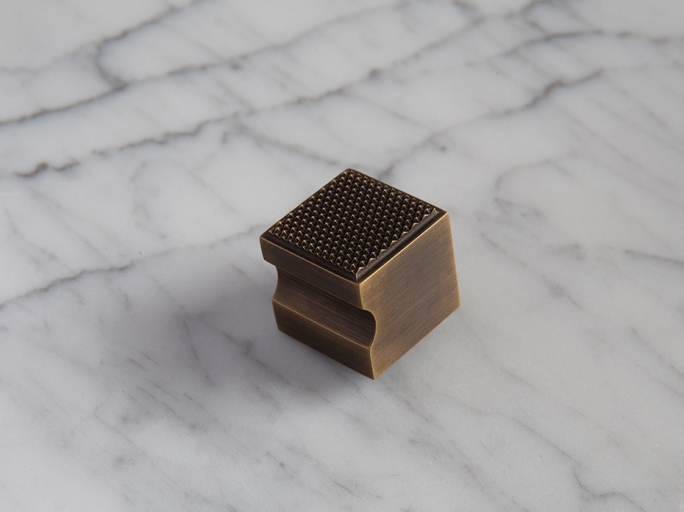 Мебельная ручка Oliver Knights Beatrice CH I 22 мм античная латунь