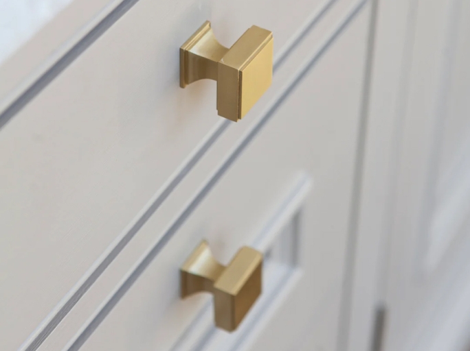 Мебельная ручка-кнопка Armac Martin Jefferson 38 мм полированная латунь