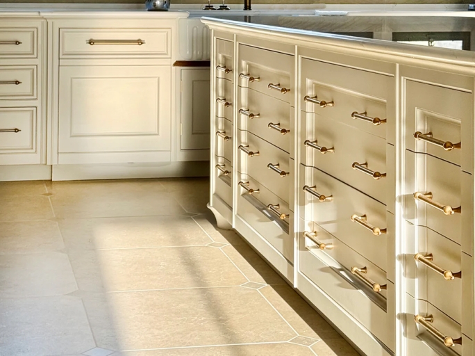 Мебельная ручка-скоба Armac Martin Belgrave 240 мм латунь полированная