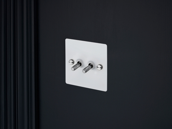 Выключатель тумблерный Buster & Punch двойной UK-TO-CO-2G-WH-ST белый с хромом