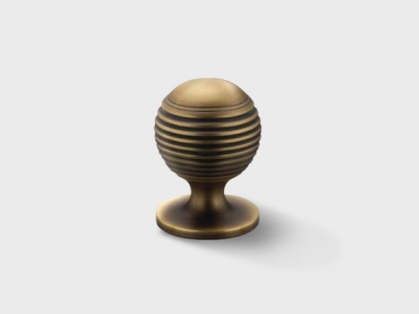 Мебельная ручка-кноб Armac Martin Merrick 32мм матовая бронза