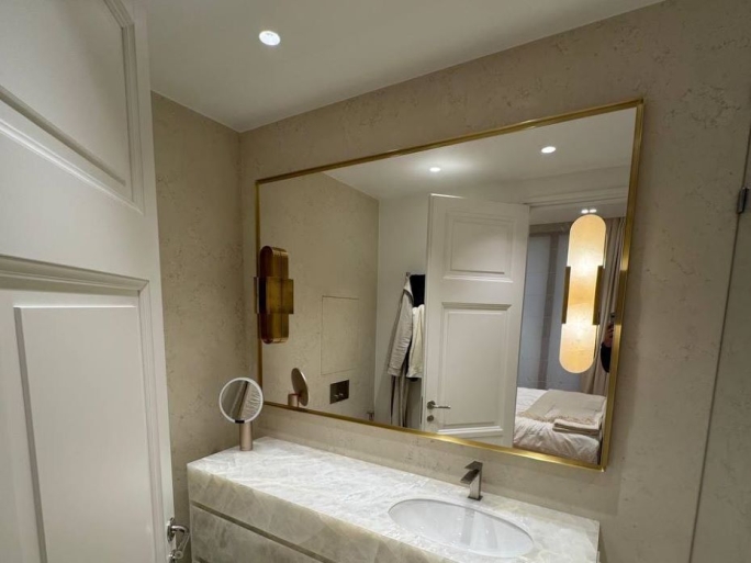 Зеркало прямоугольное в латунной раме FURNTEK FG-002029 полированная латунь